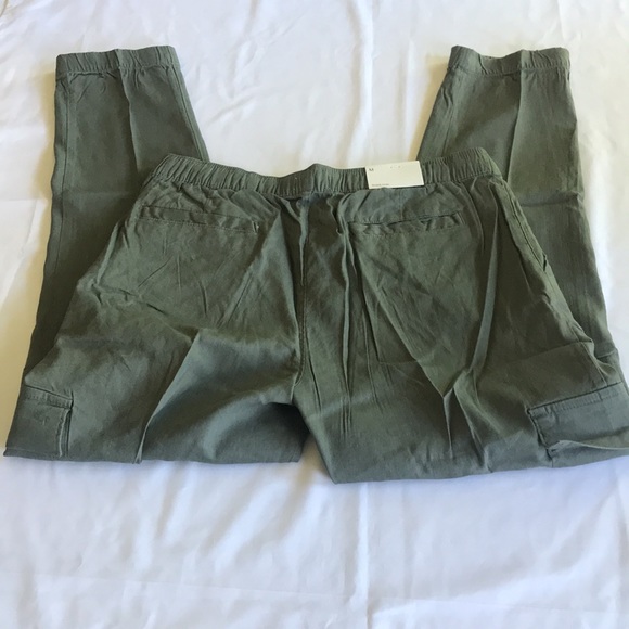 Onia Stretch Cargo Linen Jogger in Army Green - Picture 7 of 11